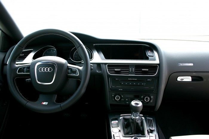 2009 Audi S5 interior