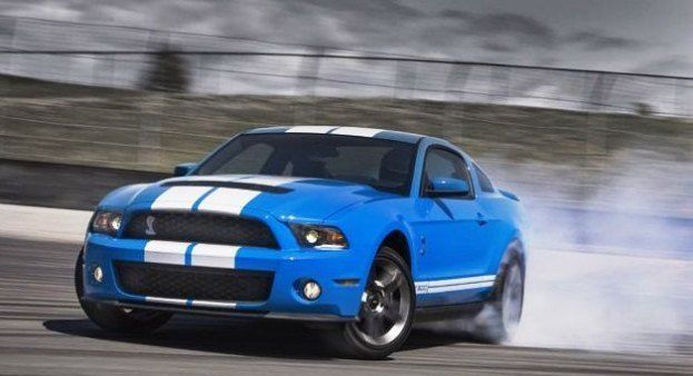 Ford Mustang Shelby GT500 Drifting
