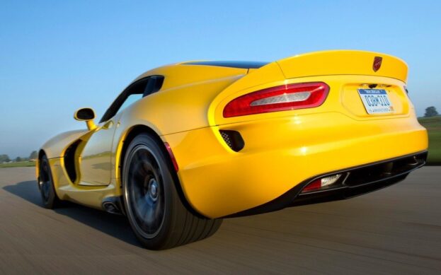 2013 SRT Viper Coupe yellow rear view at speed 1024x640