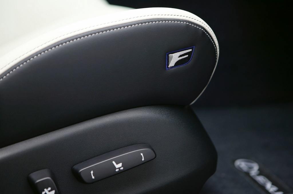 Lexus IS F seat controls