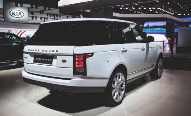 White 2016 Land Rover Range Rover Diesel right rear