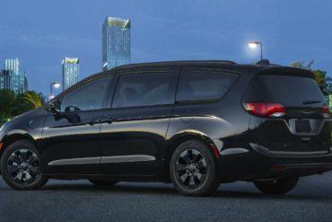 2019 Chrysler Pacifica Hybrid with S Appearance Package 1