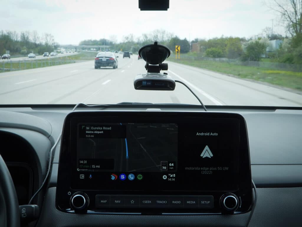 Escort MAX 4 connected to the Drive Smarter Bluetooth app. 